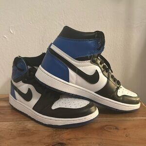 Nike Jordans White/Blue